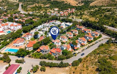Foça Uluca Sitesinde Satılık Bahçeli 4+1 Villa