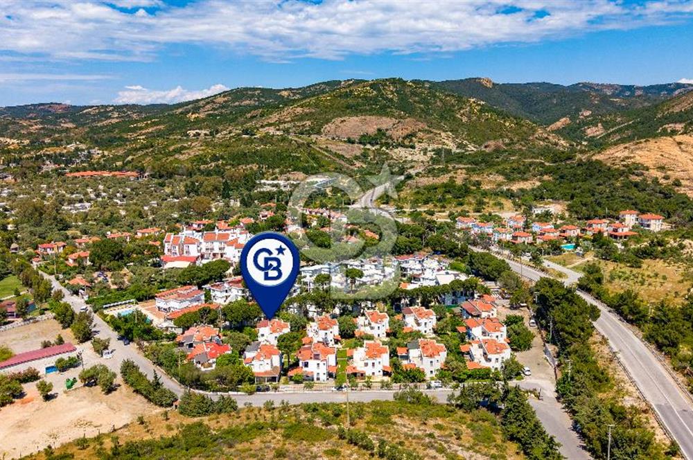 Foça Uluca Sitesinde Satılık Bahçeli 4+1 Villa