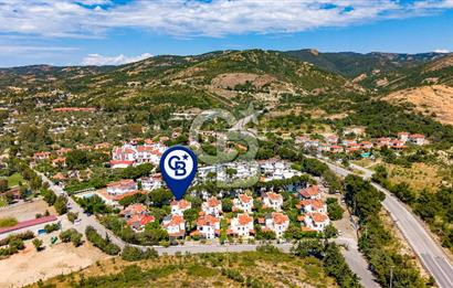Foça Uluca Sitesinde Satılık Bahçeli 4+1 Villa