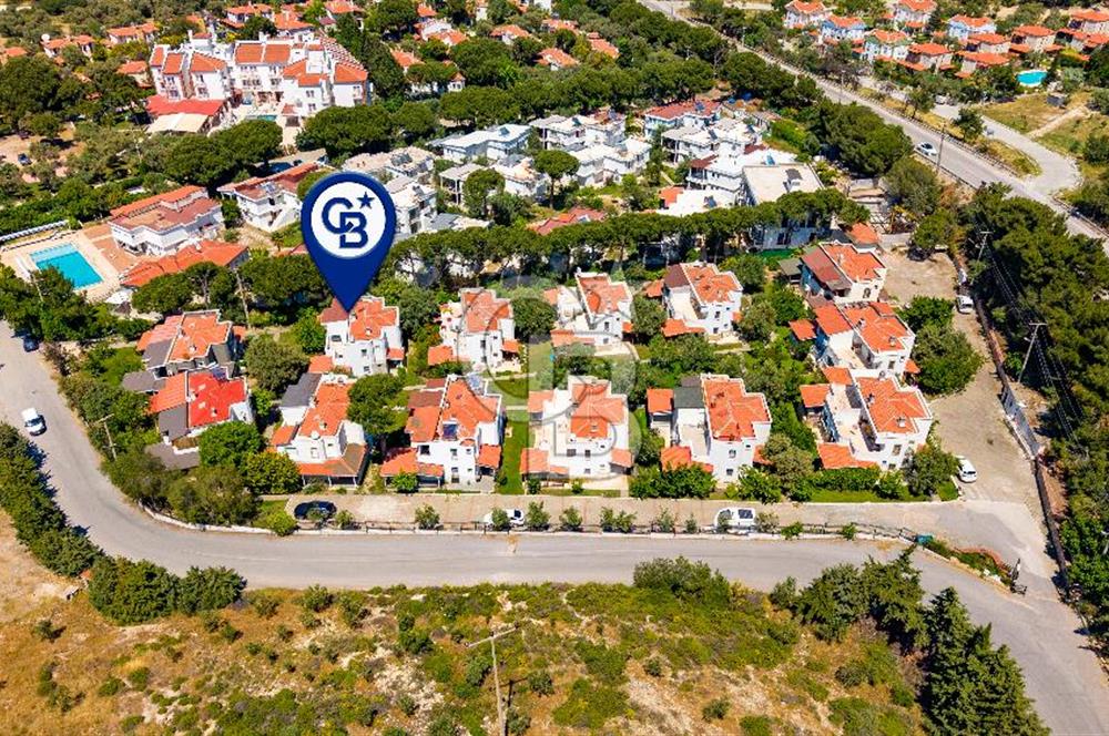 Foça Uluca Sitesinde Satılık Bahçeli 4+1 Villa