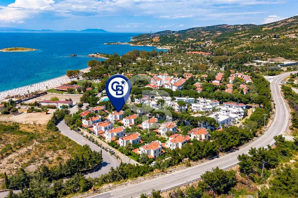 Foça Uluca Sitesinde Satılık Bahçeli 4+1 Villa