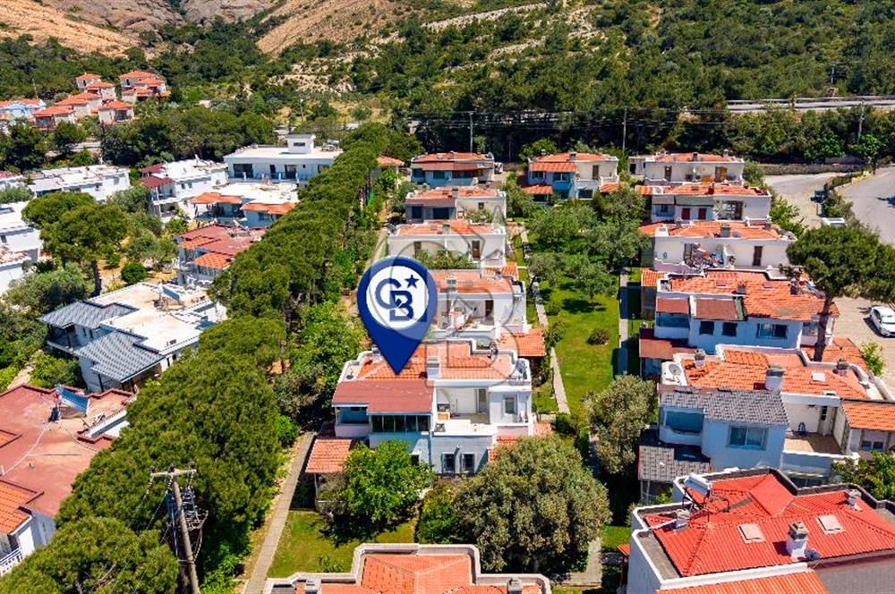 Foça Uluca Sitesinde Satılık Bahçeli 4+1 Villa