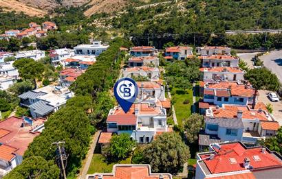 Foça Uluca Sitesinde Satılık Bahçeli 4+1 Villa