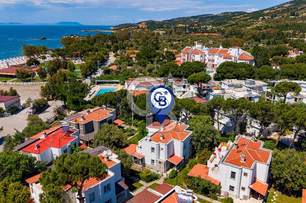 Foça Uluca Sitesinde Satılık Bahçeli 4+1 Villa