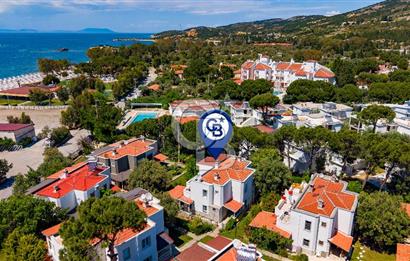 Foça Uluca Sitesinde Satılık Bahçeli 4+1 Villa