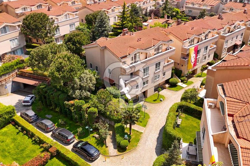 YAKACIK COUNTRYDE ŞEREFİYELİ VE GENİŞ BAHÇELİ SATILIK 6+1 VİLLA