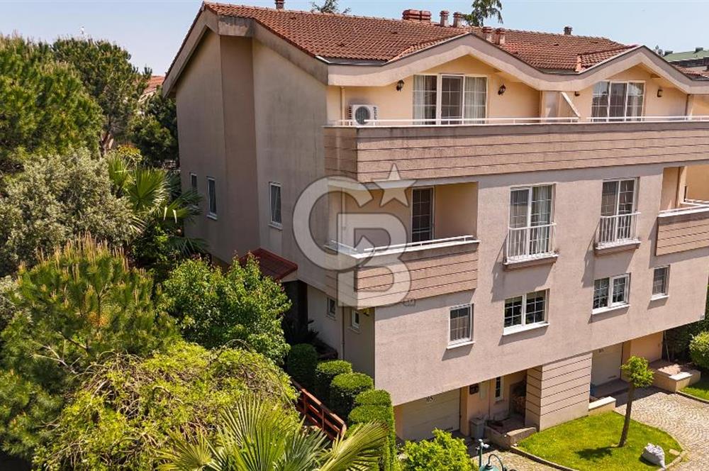 YAKACIK COUNTRYDE ŞEREFİYELİ VE GENİŞ BAHÇELİ SATILIK 6+1 VİLLA