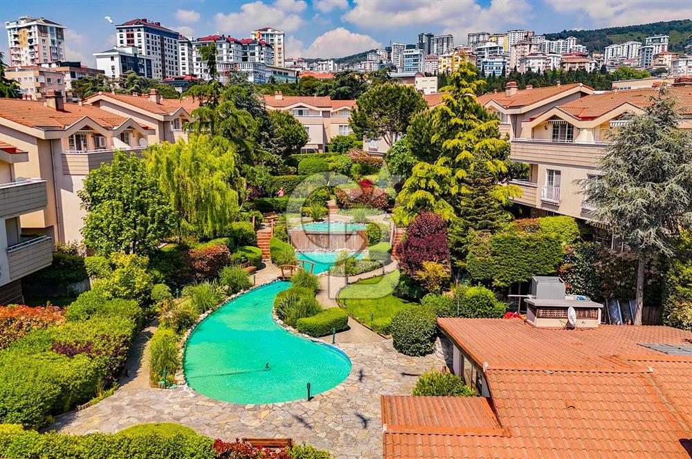 YAKACIK COUNTRYDE ŞEREFİYELİ VE GENİŞ BAHÇELİ SATILIK 6+1 VİLLA