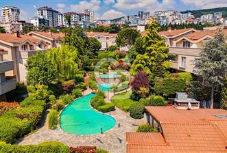 YAKACIK COUNTRYDE ŞEREFİYELİ VE GENİŞ BAHÇELİ SATILIK 6+1 VİLLA - 1 - 350716
