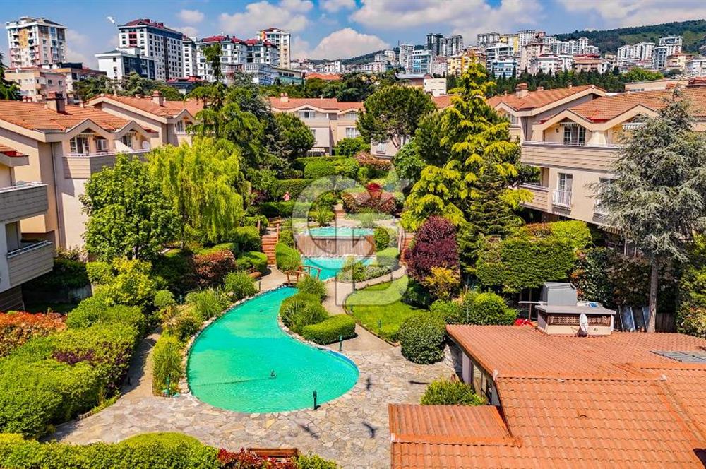 YAKACIK COUNTRYDE ŞEREFİYELİ VE GENİŞ BAHÇELİ SATILIK 6+1 VİLLA