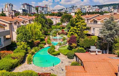 YAKACIK COUNTRYDE ŞEREFİYELİ VE GENİŞ BAHÇELİ SATILIK 6+1 VİLLA