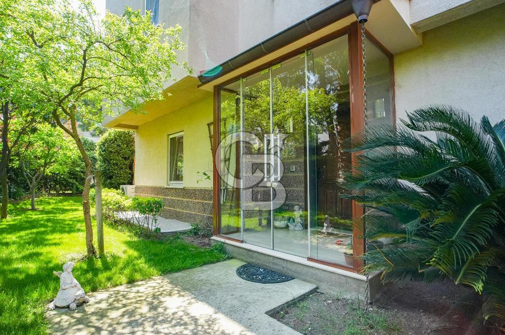 YAKACIK COUNTRYDE ŞEREFİYELİ VE GENİŞ BAHÇELİ SATILIK 6+1 VİLLA