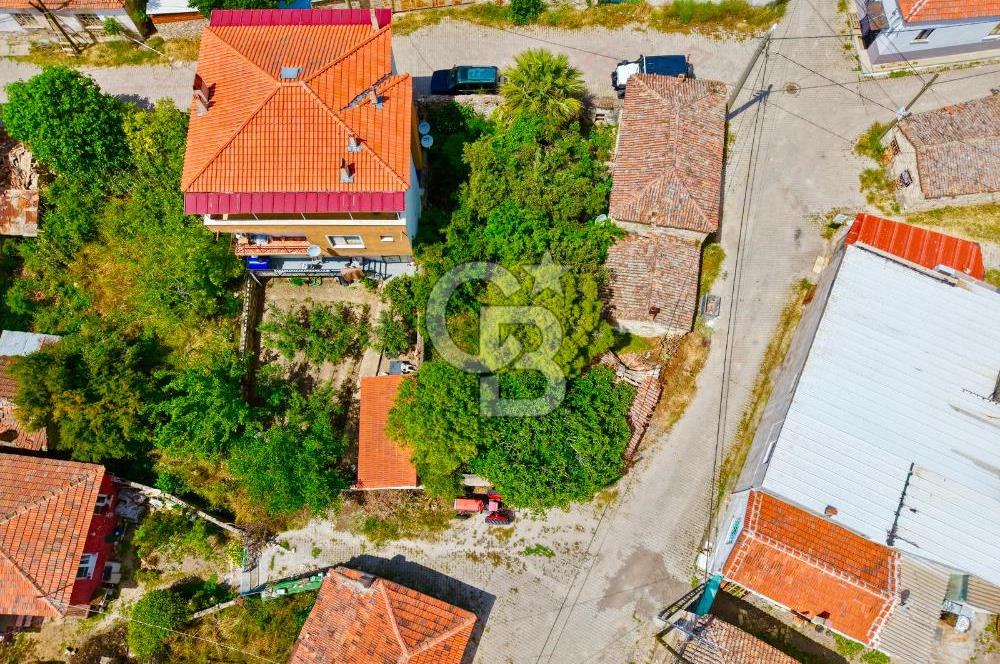 Ayvalık Mutluköyde Köşe Parsel Taş Ev ve Villa Arsası