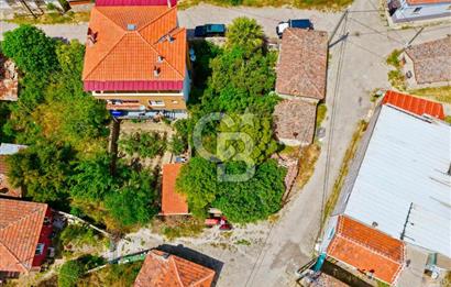 Ayvalık Mutluköyde Köşe Parsel Taş Ev ve Villa Arsası