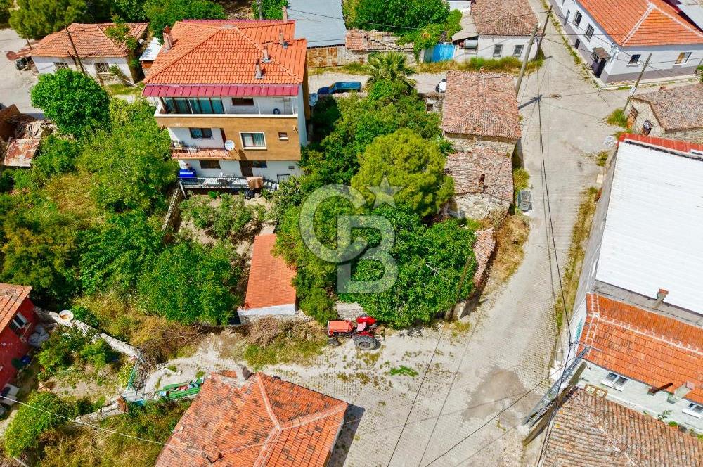 Ayvalık Mutluköyde Köşe Parsel Taş Ev ve Villa Arsası