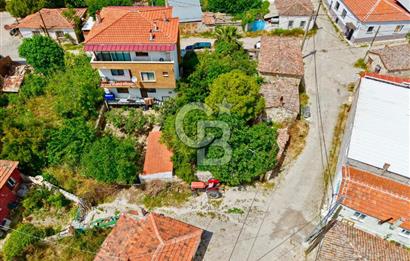 Ayvalık Mutluköyde Köşe Parsel Taş Ev ve Villa Arsası