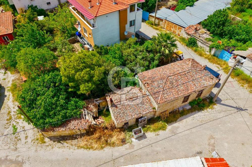 Ayvalık Mutluköyde Köşe Parsel Taş Ev ve Villa Arsası