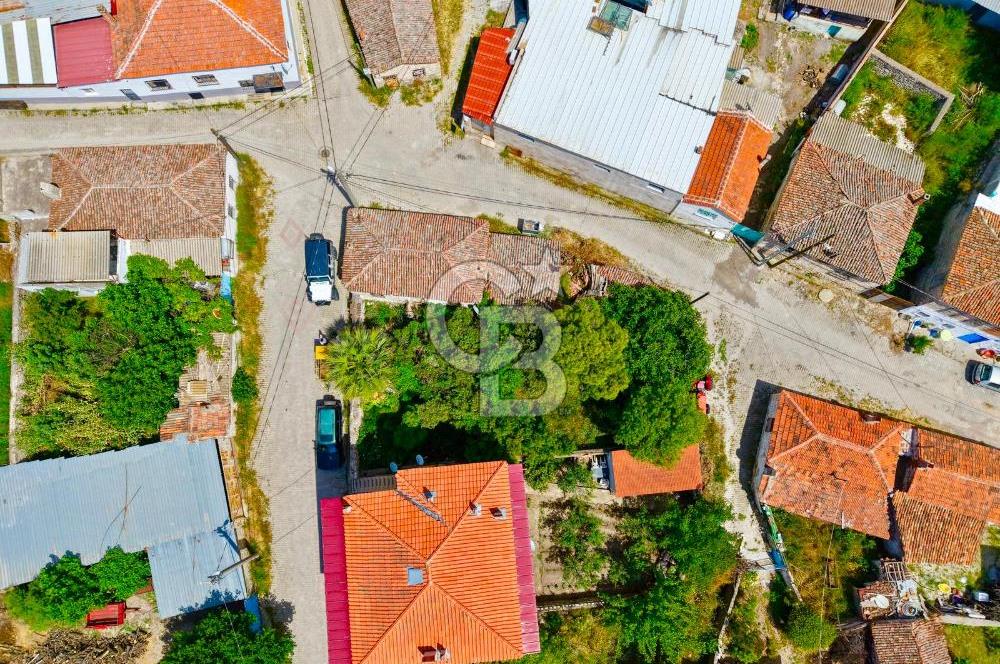 Ayvalık Mutluköyde Köşe Parsel Taş Ev ve Villa Arsası