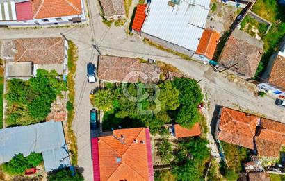 Ayvalık Mutluköyde Köşe Parsel Taş Ev ve Villa Arsası
