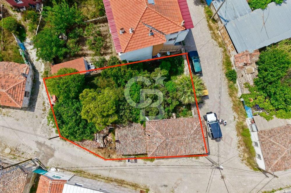 Ayvalık Mutluköyde Köşe Parsel Taş Ev ve Villa Arsası