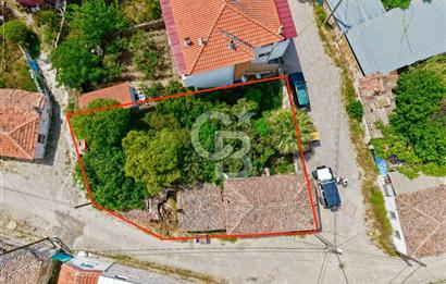 Ayvalık Mutluköyde Köşe Parsel Taş Ev ve Villa Arsası