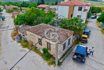 Ayvalık Mutluköyde Köşe Parsel Taş Ev ve Villa Arsası - 1 - 350694
