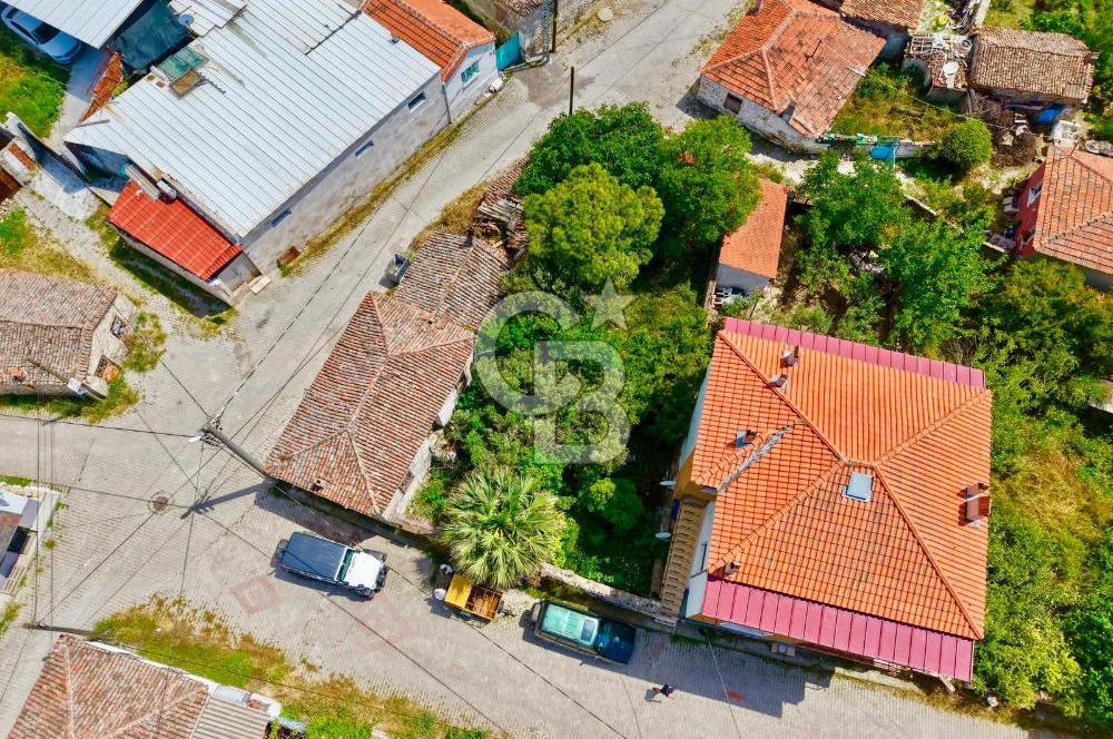 Ayvalık Mutluköyde Köşe Parsel Taş Ev ve Villa Arsası