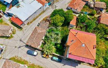 Ayvalık Mutluköyde Köşe Parsel Taş Ev ve Villa Arsası