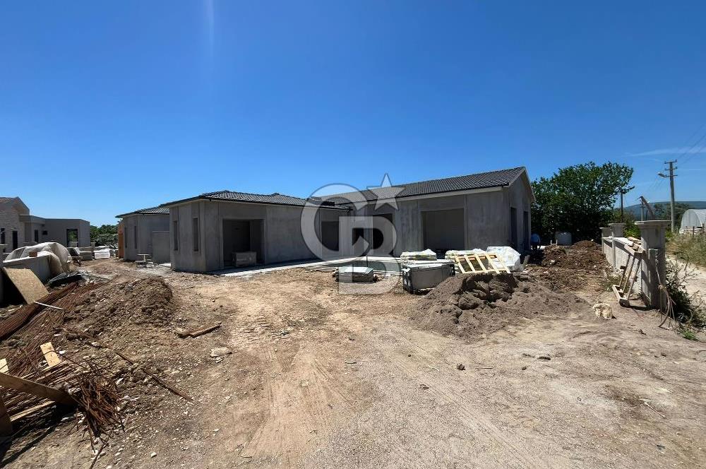 Urla Kuşçular 500 M2 Arsa İçinde Tek Katlı Satılık Lüks Villa