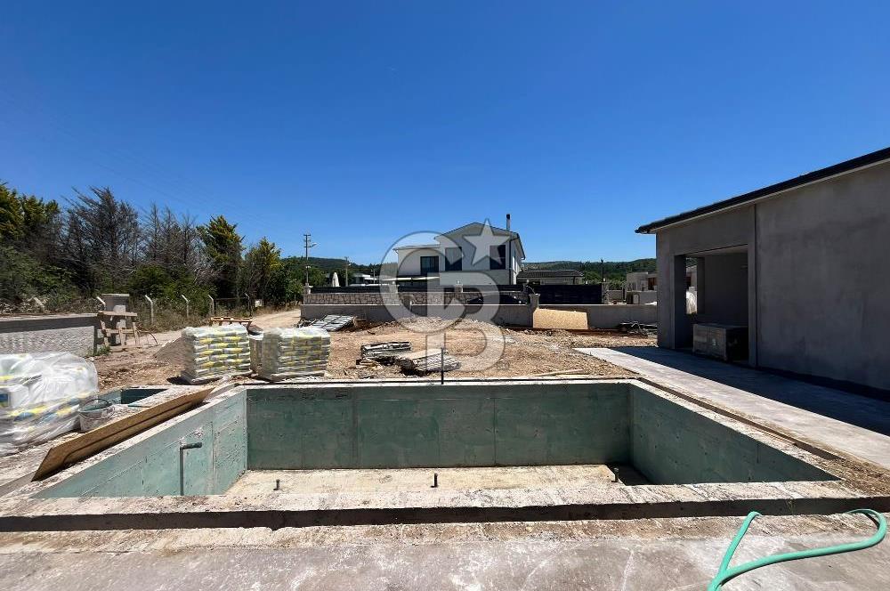 Urla Kuşçular 500 M2 Arsa İçinde Tek Katlı Satılık Lüks Villa