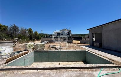 Urla Kuşçular 500 M2 Arsa İçinde Tek Katlı Satılık Lüks Villa
