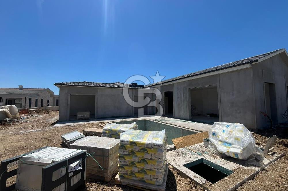 Urla Kuşçular 500 M2 Arsa İçinde Tek Katlı Satılık Lüks Villa