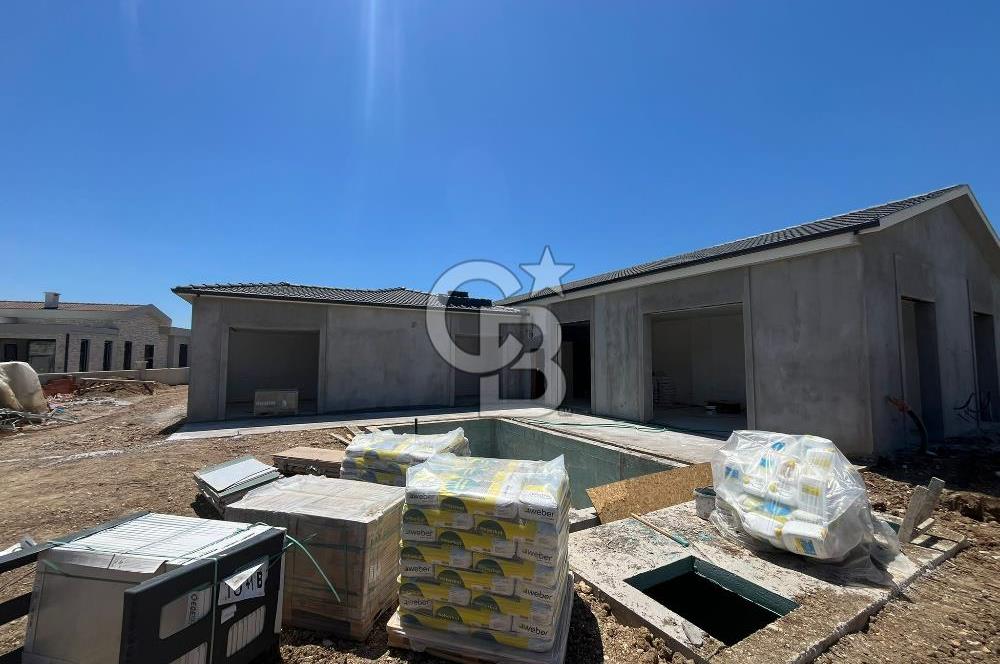 Urla Kuşçular 500 M2 Arsa İçinde Tek Katlı Satılık Lüks Villa