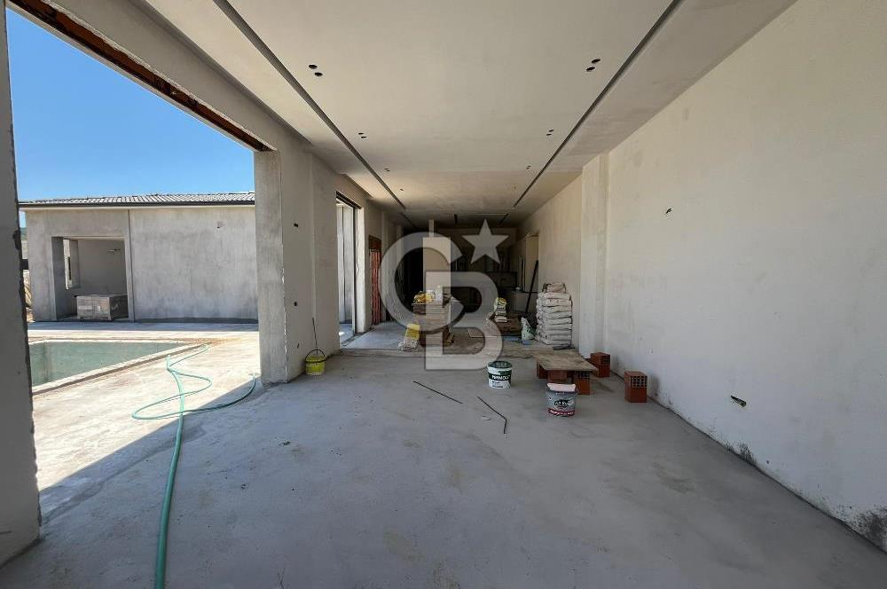Urla Kuşçular 500 M2 Arsa İçinde Tek Katlı Satılık Lüks Villa