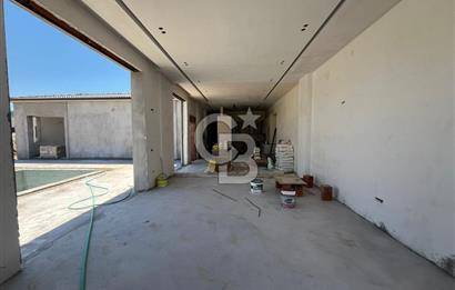 Urla Kuşçular 500 M2 Arsa İçinde Tek Katlı Satılık Lüks Villa