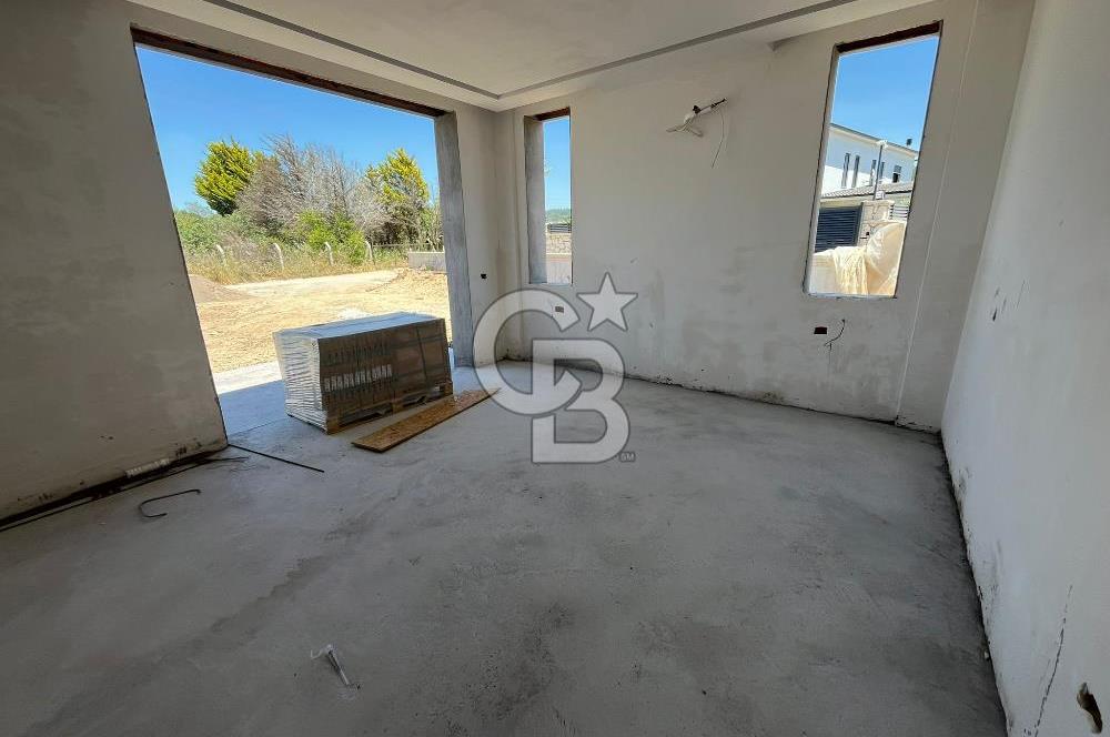 Urla Kuşçular 500 M2 Arsa İçinde Tek Katlı Satılık Lüks Villa