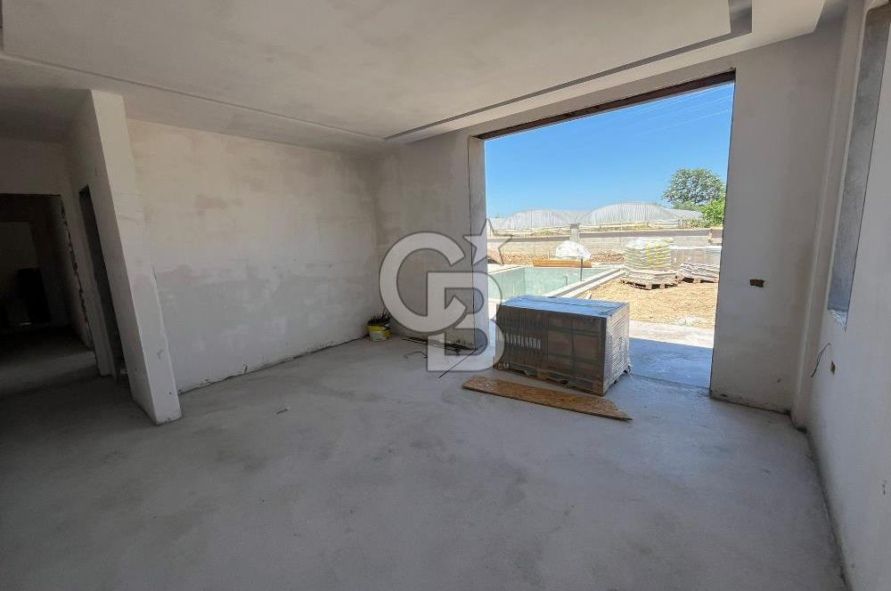 Urla Kuşçular 500 M2 Arsa İçinde Tek Katlı Satılık Lüks Villa