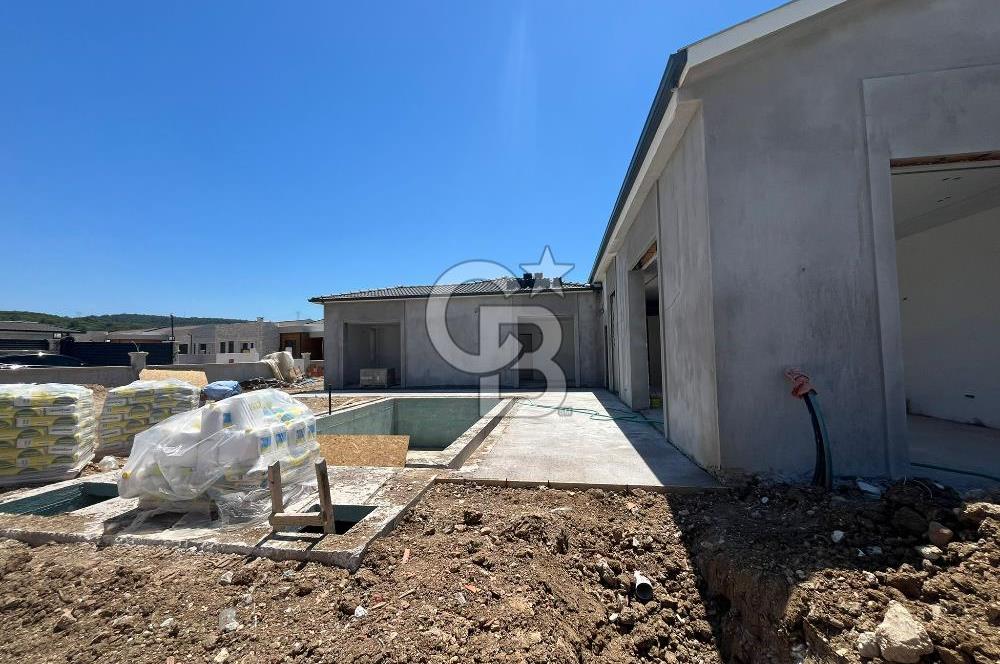Urla Kuşçular 500 M2 Arsa İçinde Tek Katlı Satılık Lüks Villa