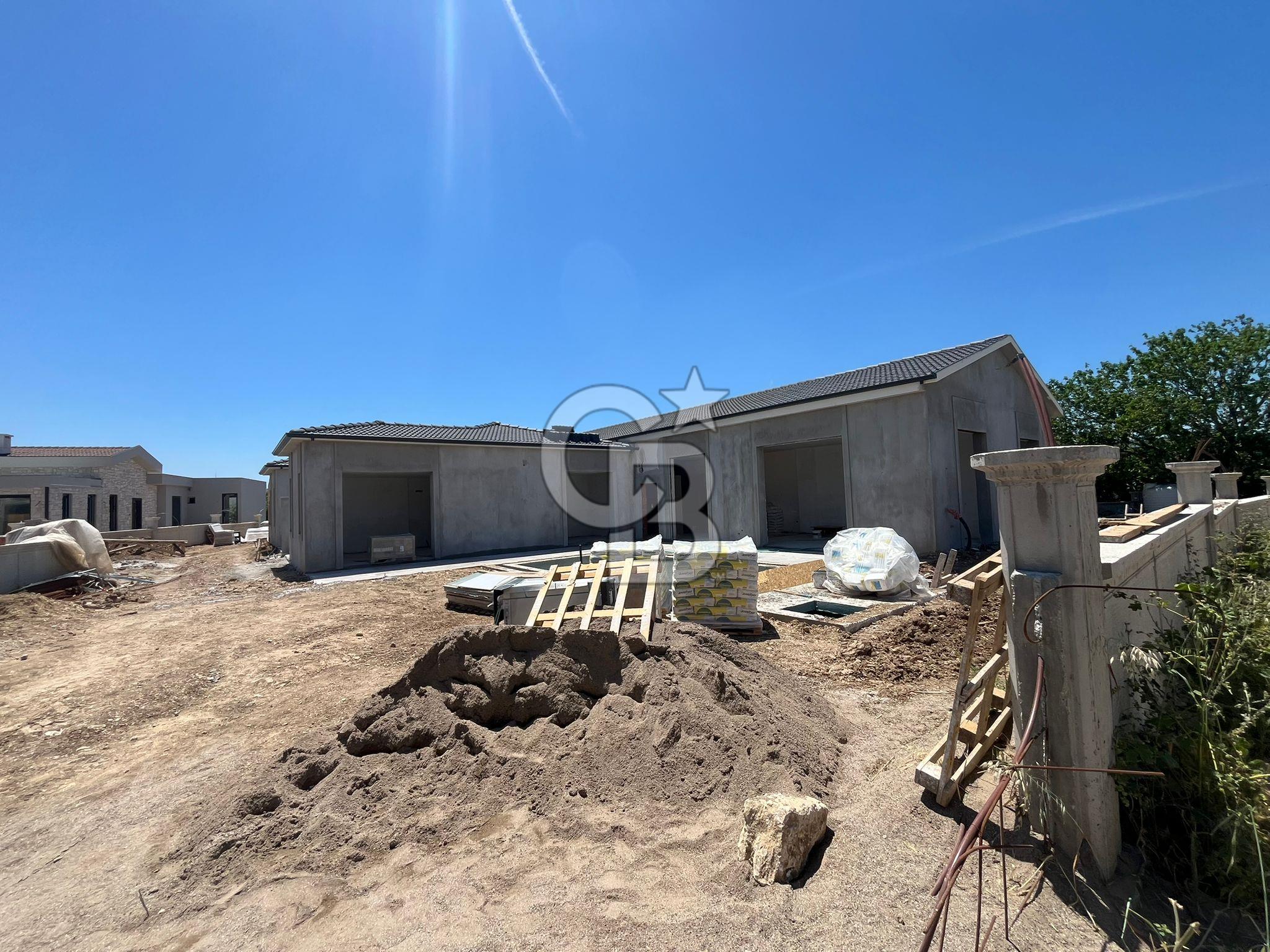 Urla Kuşçular 500 M2 Arsa İçinde Tek Katlı Satılık Lüks Villa