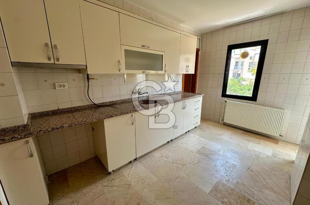 Bostanlı Merkezi Lokasyonda Sahile Yakın 3+1 Satılık Daire