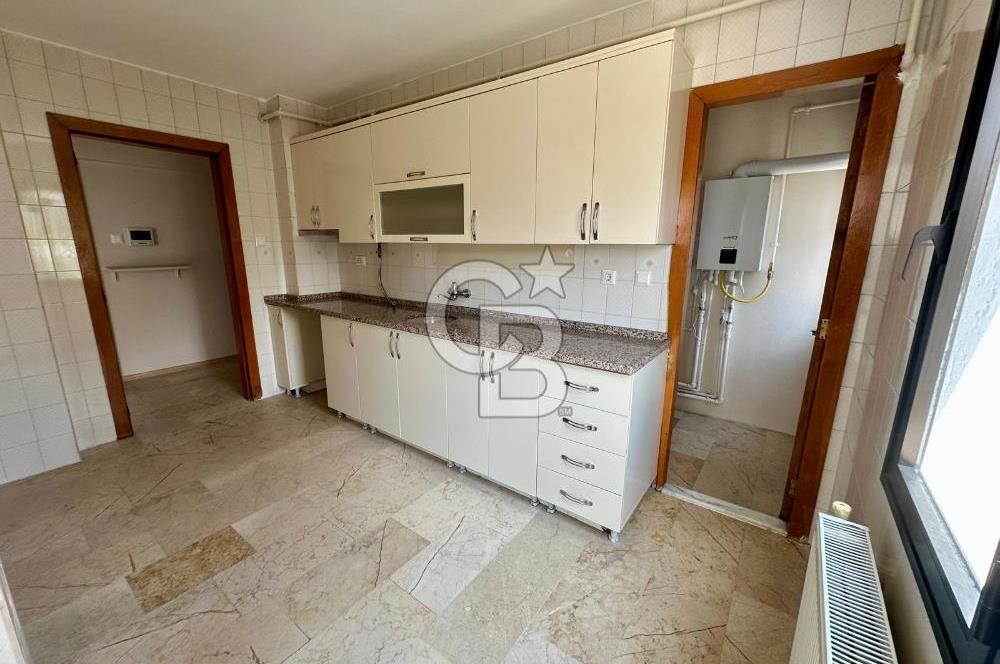 Bostanlı Merkezi Lokasyonda Sahile Yakın 3+1 Satılık Daire