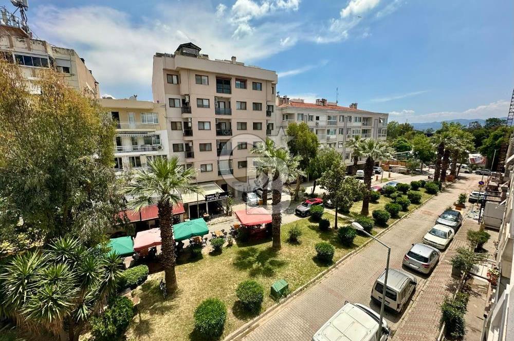 Bostanlı Merkezi Lokasyonda Sahile Yakın 3+1 Satılık Daire