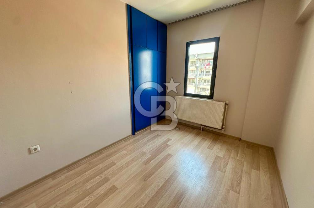 Bostanlı Merkezi Lokasyonda Sahile Yakın 3+1 Satılık Daire