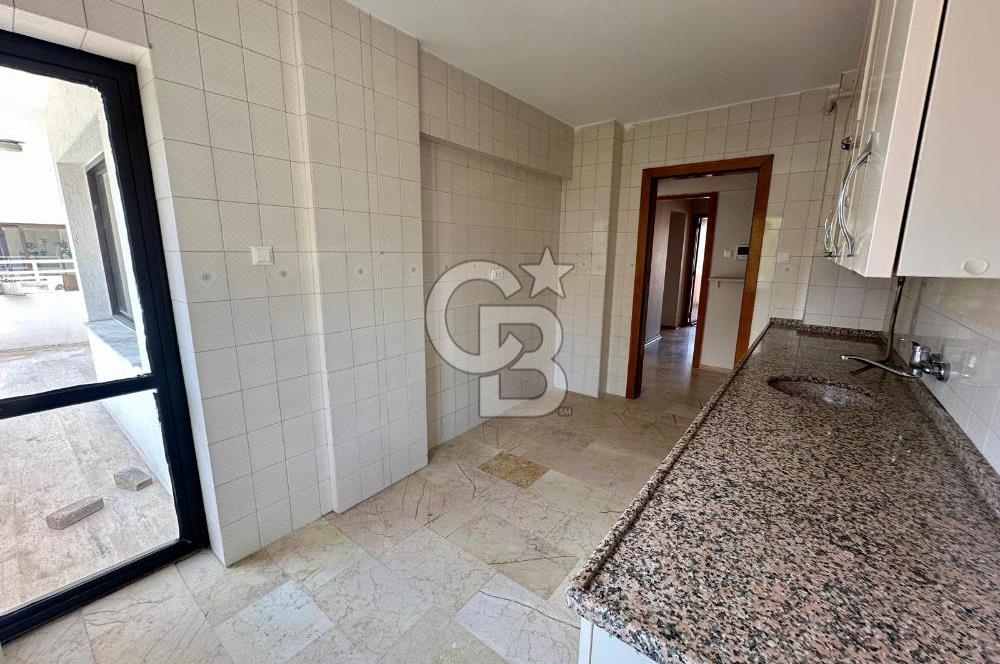 Bostanlı Merkezi Lokasyonda Sahile Yakın 3+1 Satılık Daire