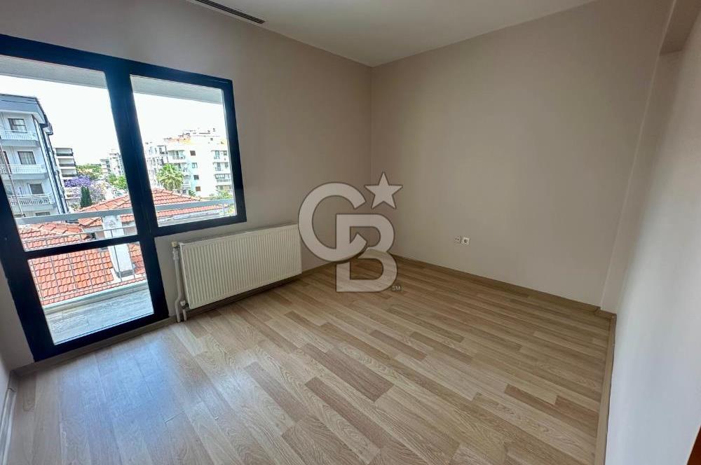 Bostanlı Merkezi Lokasyonda Sahile Yakın 3+1 Satılık Daire