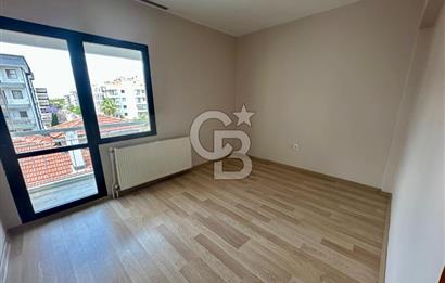 Bostanlı Merkezi Lokasyonda Sahile Yakın 3+1 Satılık Daire
