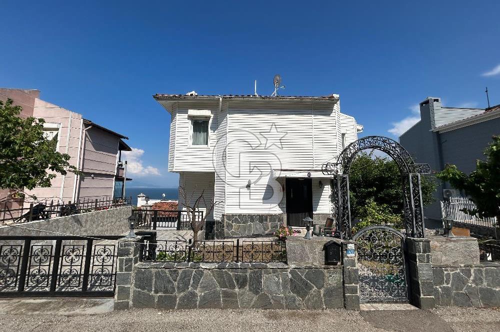 Mudanya Halitpaşa'da Deniz Manzaralı 5+1 Bahçe Tripleks