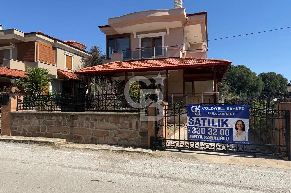 AYVALIK'TA DENİZE 30MT CUNDA'YA 2KM MESAFEDE 3+1 SATILIK VİLLA