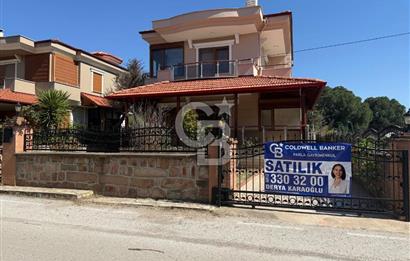 AYVALIK'TA DENİZE 30MT CUNDA'YA 2KM MESAFEDE 3+1 SATILIK VİLLA