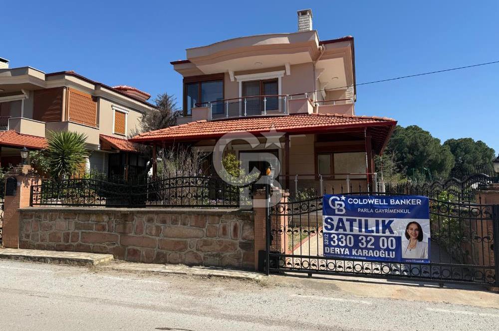 AYVALIK'TA DENİZE 30MT CUNDA'YA 2KM MESAFEDE 3+1 SATILIK VİLLA